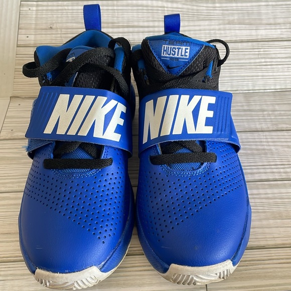 Nike Basketball Shoes - Picture 5 of 7